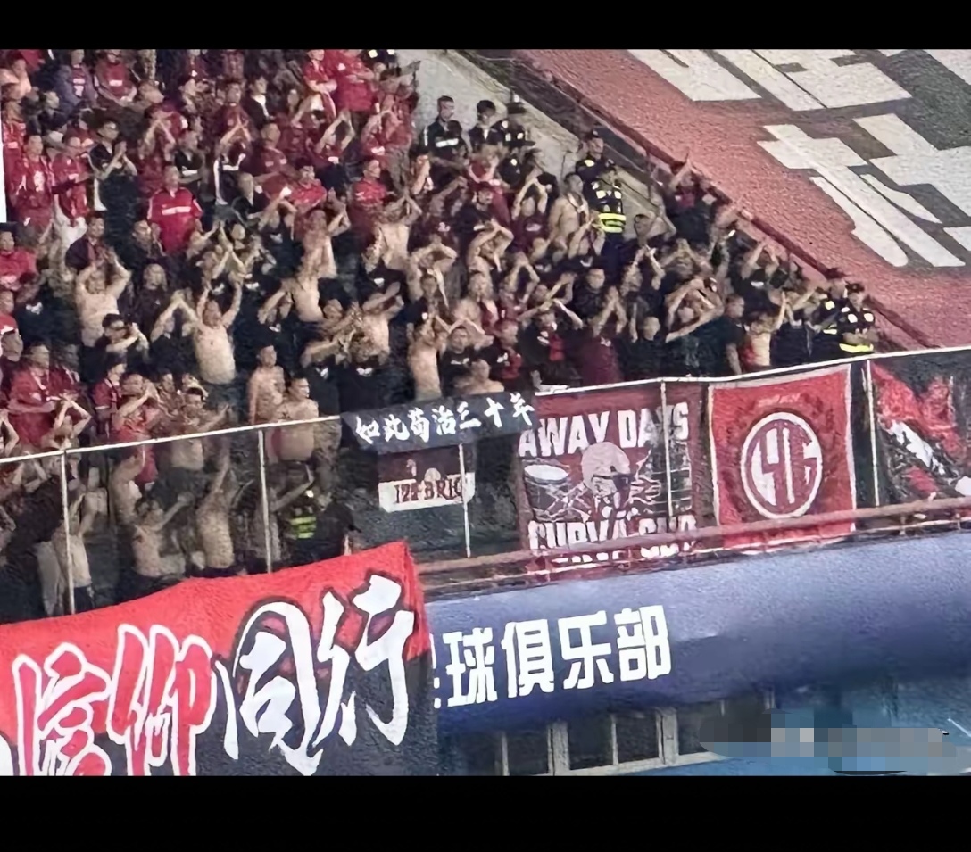 足球盛事再掀热潮，球迷情绪激昂