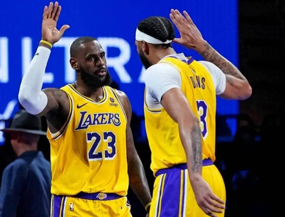 关于NBA巨星在比赛中绽放：湖人队员以惊人速度取得领先的信息